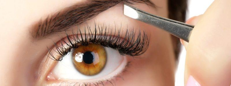 لیفت ابرو چیست و چه عوارض، فواید و روش‌هایی دارد؟