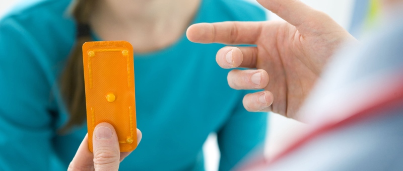 راهنمای کامل مصرف قرص اورژانسی: انواع، عوارض و نکات ضروری