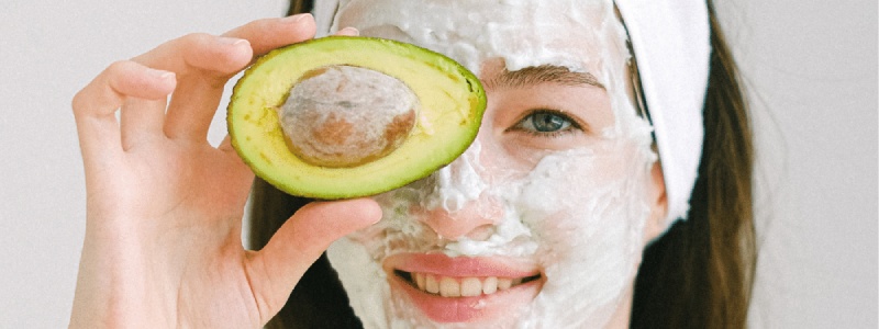 معرفی انواع ماسک صورت خانگی برای سفیدی و روشن کننده پوست